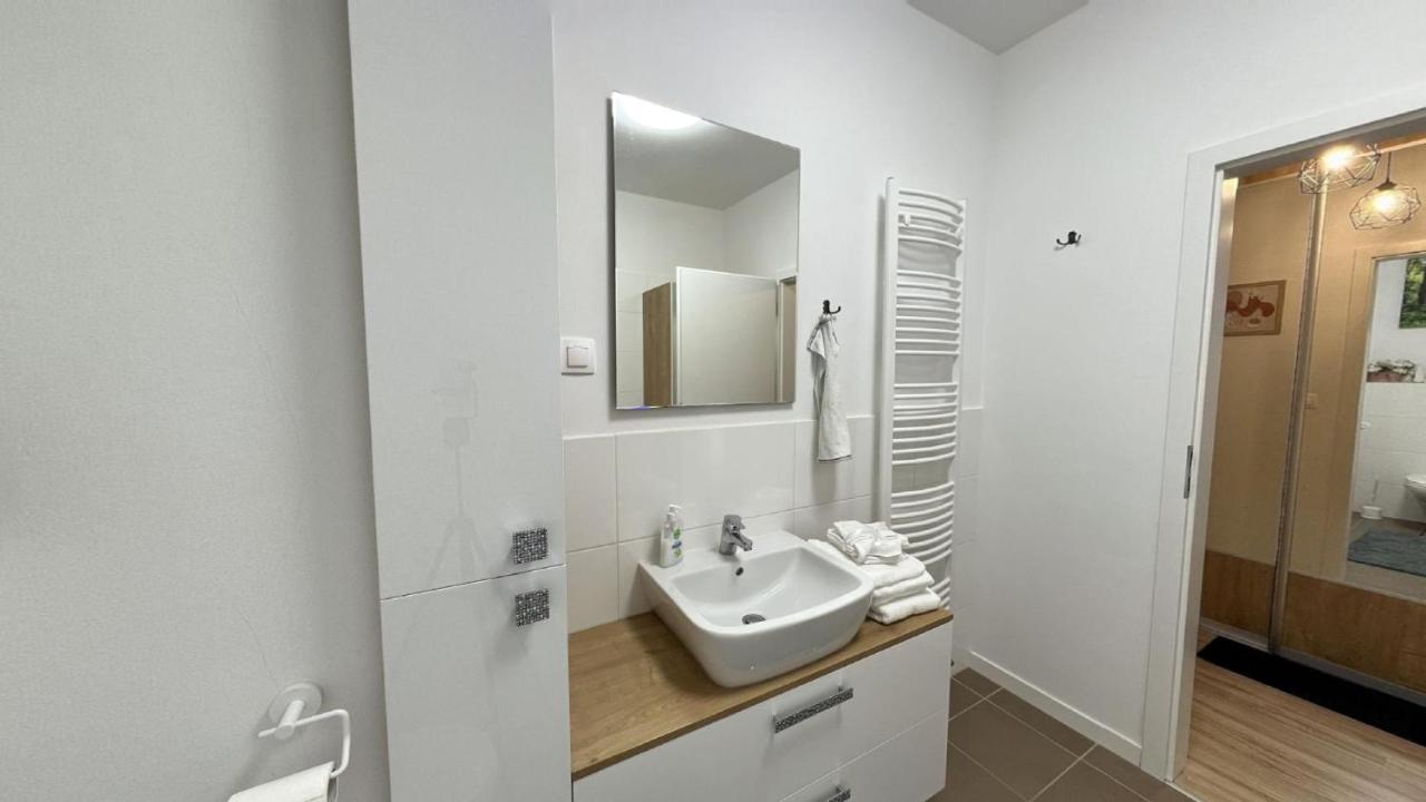 Appartement 1 With Terrace, Petrzalka *